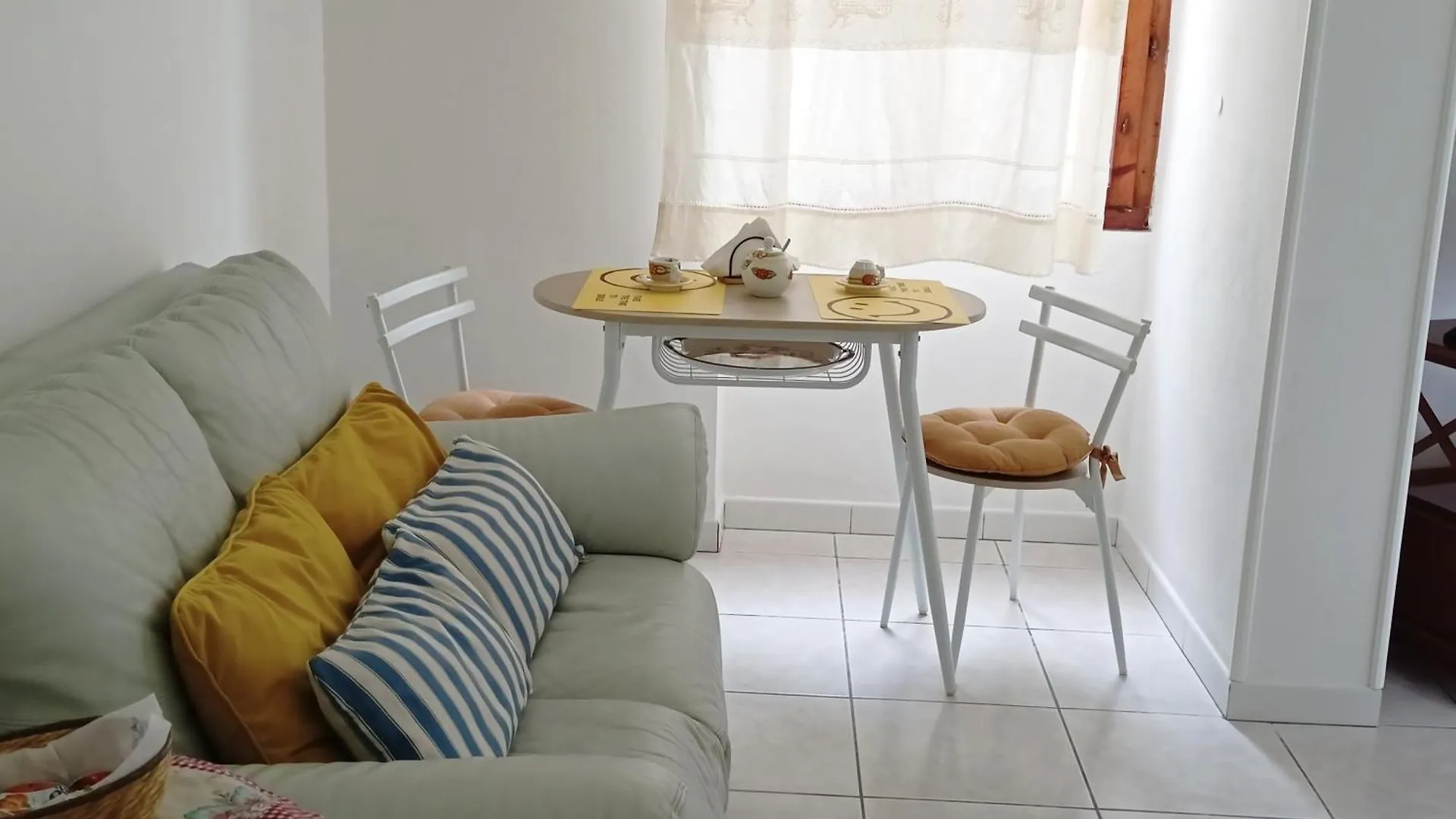 Le Peonie Guest House Alghero Bed & Breakfast